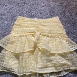 Säljer min superfina kjol från Gina som inte längre används, storlek 36. Skriv privat för flera bilder. 
