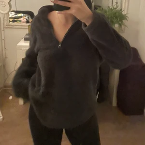 Tröja  - Super mysig tröja som tyvärr itne kommer till användning 💗