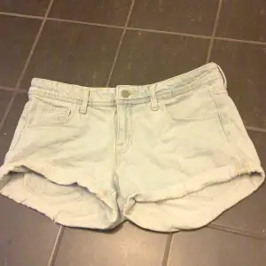 Lätt använda low waist jeans shorts (ljus jeans färgade)