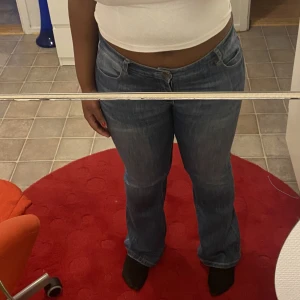 Lågmidjade Flare jeans - Fina lågmidjade jeans från Kappahl De passar inte mig längre i midjan. Storlek 44💕