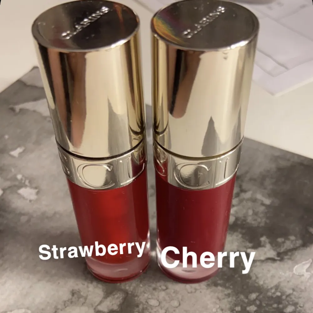 2 st clarins lip oil i färg strawberry och cherry, en för 150kr och båda för 280kr. Båda är använda 1 gång, kontakta mig om vilken ni vill ha och för andra frågor.. Övrigt.