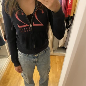 Huvtröja  - Tröja från Hollister. 