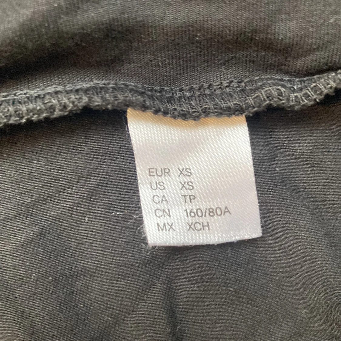 Off-shoulder svart långärmad tshirt - 91