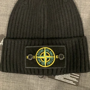 Stone island mössa  - Säljer en tvär fet Stone island mössa som inte passa mig. 