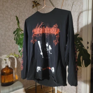 Sematary merch - Rare sematary tröja från rainbowbridge 3 droppet står s på men passar mig som är 187