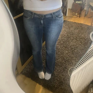 Skitsnygga lowwaisted jeans  - Säljer dessa supersnygga Big star jeans! Supercoola och perfekta!!! Dem är i storlek W29/L32 jag är en 36a och är 163 lång🩷🩷