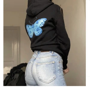 The Cool Elephant - Hoodie från The cool elephant, stl S. Aldrig använd✨ Köpt för 599 kr.  Första bilden är lånad