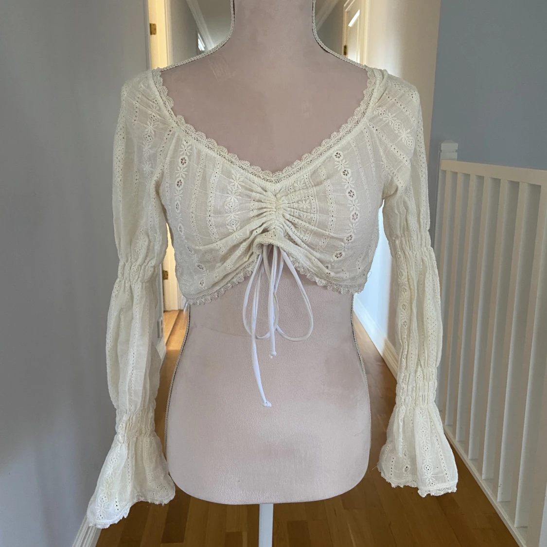 Puffig långärmad scrunch tröja - 90