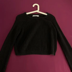 Stickad tröja - Superfin stickad tröja i nyskick!! 🤍🤍 Den är mörk grå 🫶🫶