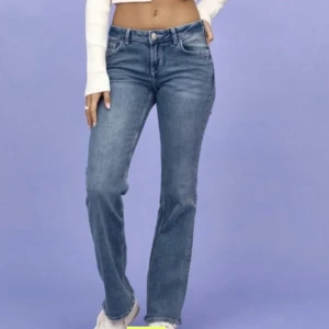 jeans - säljer mina jeans, sitter jätte skönt på och bra skick, passar även dom som har 36