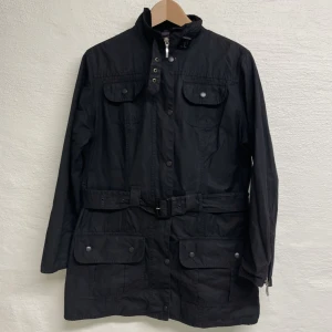 Barbour  - Barbour jacka  Storlek L dam