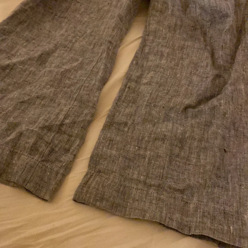 Suuperfina kostymbyxor köpta i göteborg på en secondhand! Har andra liknande så säljer dessa Innerben 81 midja rakt över 39 . Jeans & Byxor.