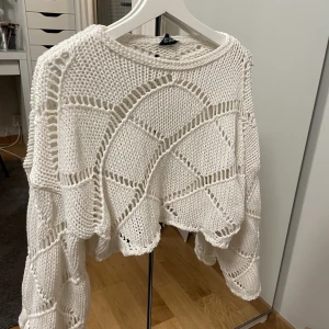 Stickad tröja  - Fin stickad tröja som endast är använd en gång 