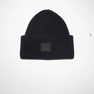 Acne mössa  - Acne mössa köpt förra året, knappt använd. 