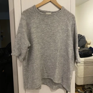 ljusgrå trekvartsärmad tröja❤️‍🔥 - jättefin trekvartsärmad tröja från hm i storlek s, skriv för fler bilder!❤️