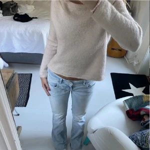 Stickad tröja  - Säljer min jätte sköna stickade tröja som tyvärr inte kommer till användning längre💕Storleken är S men passar även Xs! Hör av er vid frågor , det går super att trycka på köp nu!