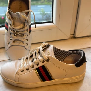 Par skor - Använda skor, original pris 1200 pris kan diskuteras 