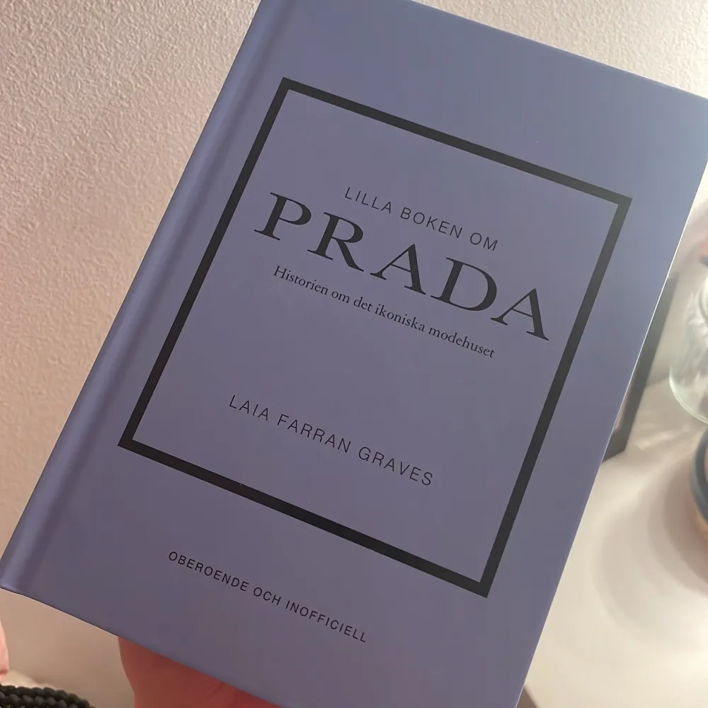 Jätte fin Prada inredning bok nyskick orginalpris 250kr. Övrigt.