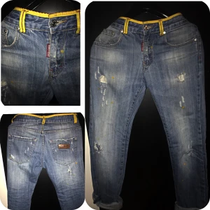 Old school Dsquare jeans, Versace bälte, keps och Gant tröja  - Tömmer garderoben pris på byxorna 1000kr , keps 500kr, Versace bälte 700kr