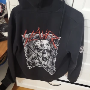 Slayer zip - Säljer då inte min stil längre. Har haft länge är dock i bra skick 7/10. Priset är inte hugget i sten