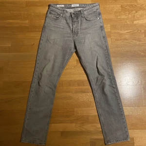Jack and Jones jeans Loose Chris - Jack and Jones jeans Loose Chris☑️ storlek 28/32☑️ skick 8,5/10☑️ skriv vid funderingar ‼️