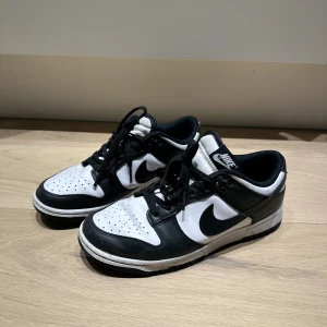 Nike Dunk panda - Strl 39. Används ej längre 💕Låda och kvitto finns.