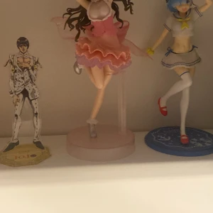 Anime figurer - Dom två stora kommer med låda, hör av er för mer info❤️