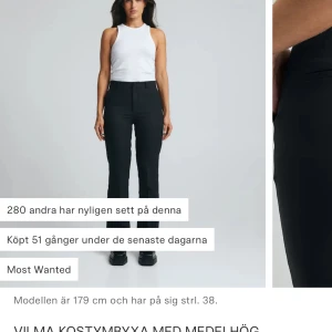Kostymbyxor  - Säljer dessa superfina kostymbyxor som tyvärr är förkorta 💗tror modellen är Vilma så är medelhög midja❤️inga defekter 