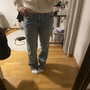 Jeans Icon - Midwaist jeans i modellen Icon från lager 157.