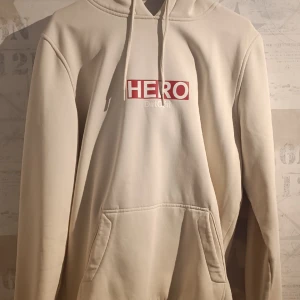 Dirtcult hoodie L - Bra skick men finns en fläck, vet inte om den går bort i tvätten 