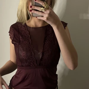 Topp - Säljer denna skit snygga spets topp ! 