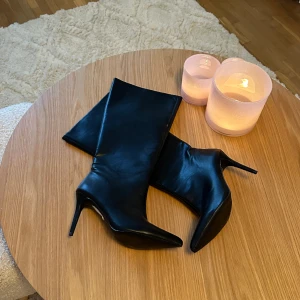 Klackskor  - Säljer helt oanvända klackskor från asos 