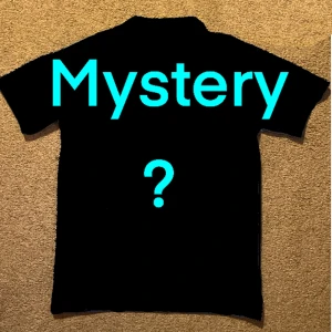 Mystery fotbollströja  - Du får en mystery fotbollströja. Kan vara från vilket lag som helst. Alla tröjor är 10/10 skick, oanvända. Om du har frågor är det bara att ställa dem. 