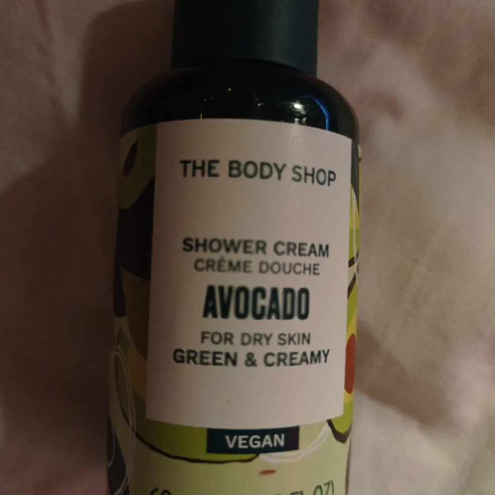 Vegan avokado dusch tvål för torr hud. Kan återvinnas. Använd 1 gång men det gör inget eftersom det finns lock. . Övrigt.