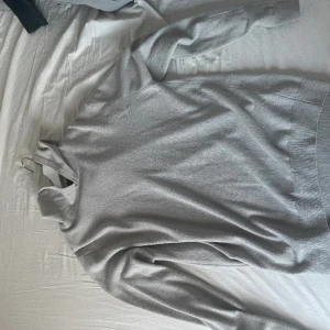 Oscar Jacobsson Kashmir Hoodie - Köptes för 2199 Nyskick Använd 1 gång