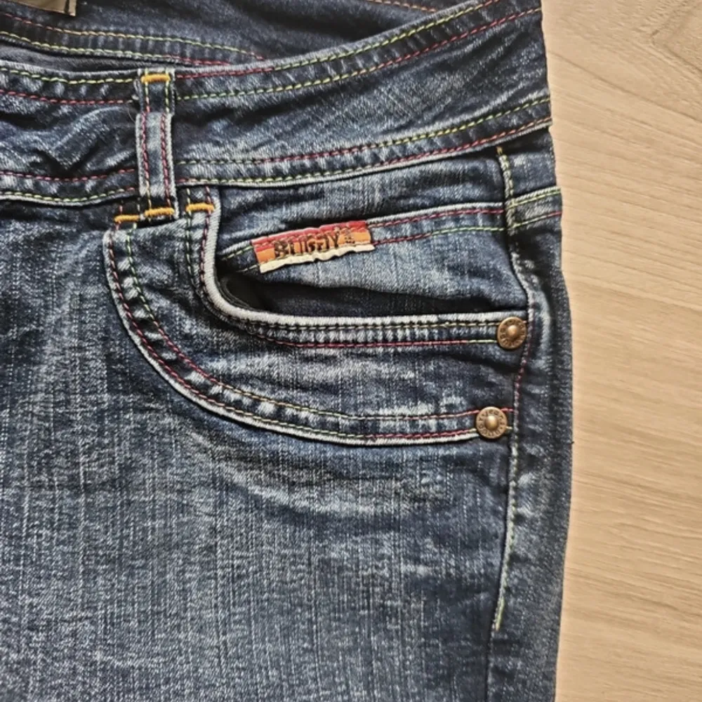 Coola lågmidjade jeans. Stretchigt material. Midjan tvärsöver är 38cm. Är 170cm❤️ har aldrig använt. Jeans & Byxor.