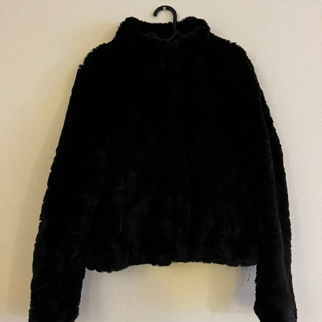 Svart pälsjacka - 90