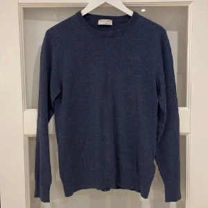 Tiger of Sweden Tröja - Stickad tröja ifrån Tiger of Sweden i 100% merinoull. Tröjan har inga defekter eller skador. Nypriset är 1600kr. Hör gärna av er vid funderingar.