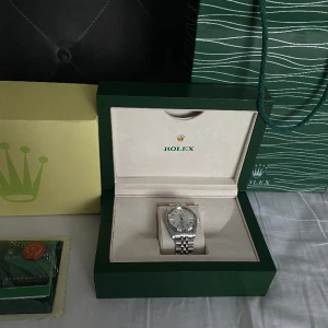 Rolex - Rolex klocka, väldigt bra skick    OBS// tillbehören (påse, ljus låda, box & kort) ingår inte