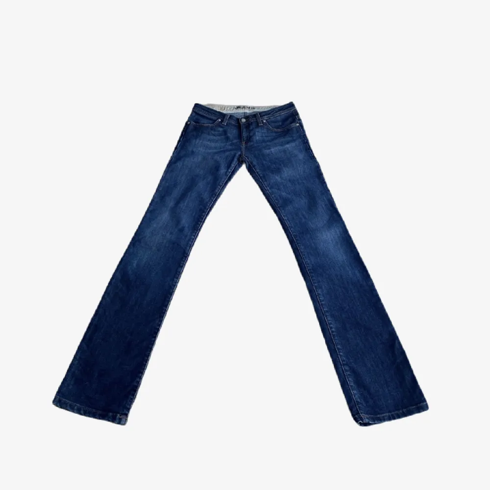 Jeans från Big Star i modellen Luna, midjemåttet är 37cm och innerbenslängden är 82cm💗. Jeans & Byxor.