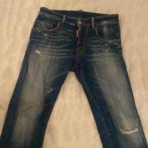 Disquard 2 jeans - Hej säljer nu mina DSQUARD2 jeans. Bra skick använda få gånger 9/10