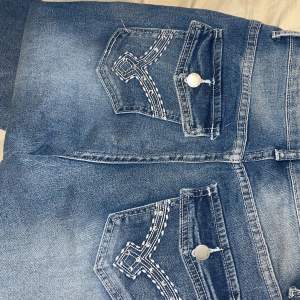 super fina oanvändna jeans, nypris 309 kr men säljer för 200💋💋   Skriv för mer information eller fler bilder 💋   (pris kan förhandlas oxå💋)