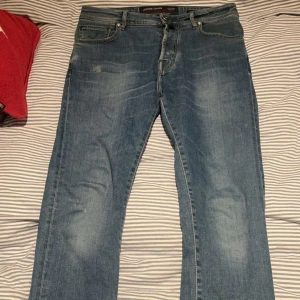 Jacob&Cohen jeans - Säljer dessa feta byxor från Jacob Cohen! Dem är knappt använda och mycket fina! Vid frågor så är det bara att höra av sig!🤲🏻