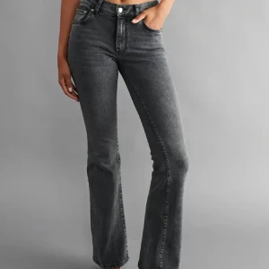 Gina jeans - Säljer dessa snygga lågmidjade jeans från Gina, då dom inte kommer till användning! Köptes för 500. Kontakta mig för fler bilder på jeansen.