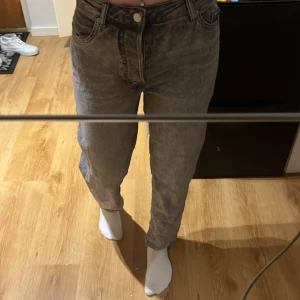 Jeans  - Jeans från H&M, 70 kr, bra sick Köparen står för frakt!  Strlk 36
