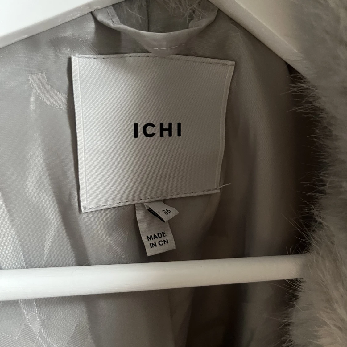 Faux fur från ICHI  - 90
