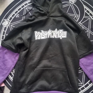 Black and purple hoodie - Black and purple hoodie bought online, its oversized and a size XL. Price can be discussed 💗