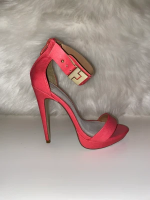 Nelly klackskor - Ny skick helt oanvända. 