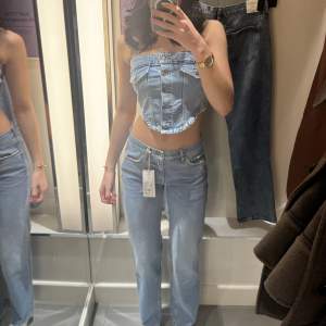Fina lågmidjade jeans i storlek S. Från Ginatricot. Nypris 699kr. Nästan aldrig använda och säljer  nu för 260kr. Är 170cm lång💓