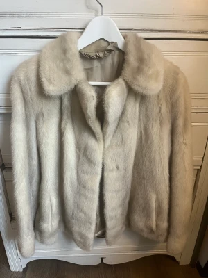 Äkta pälsjacka small  - Jättefin mink pälsjacka i storlek S  Inköpt på Vestiaire förra året 